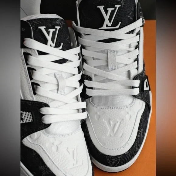 Louis Vuitton Trainer Sneaker Black and White US 11 - Picture 5 of 8